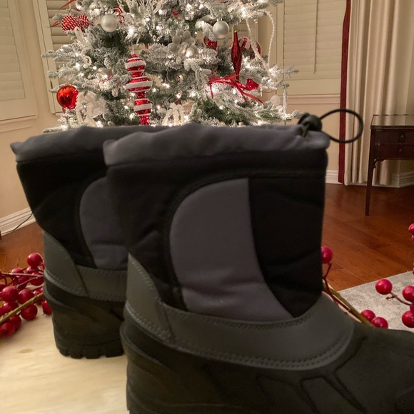 kids rain/snow boots. Size 2 - Picture 3 of 5